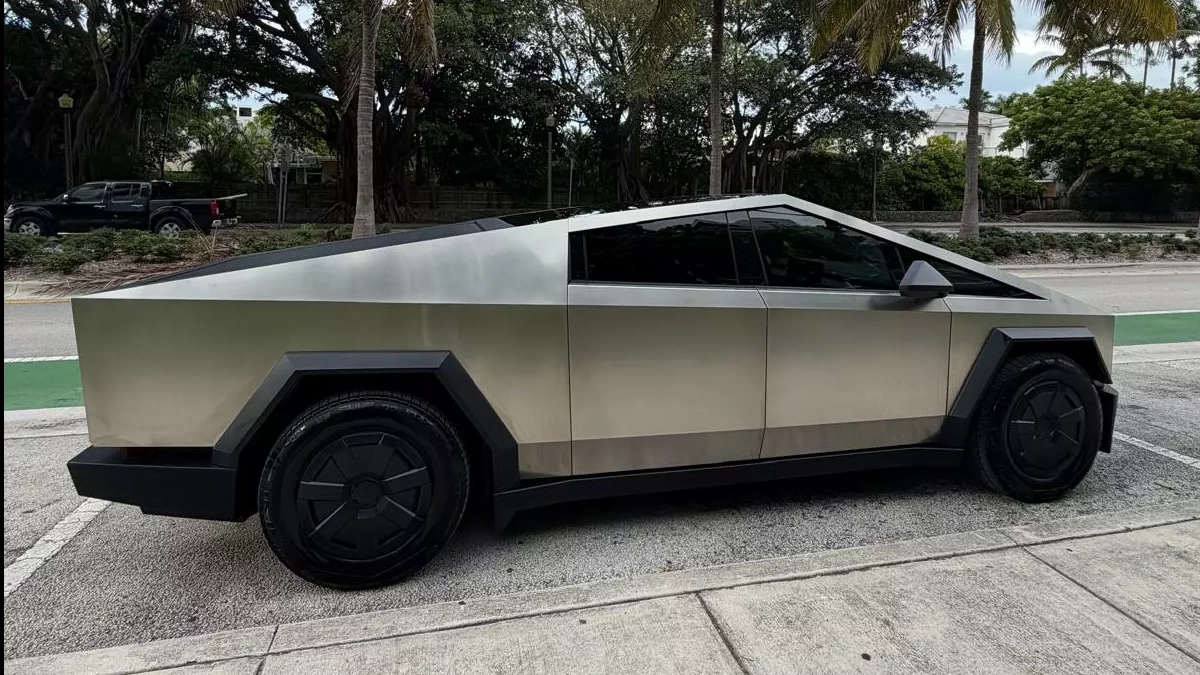 2026 Tesla Cybertruck Cyberbeast, photo 2 of 10