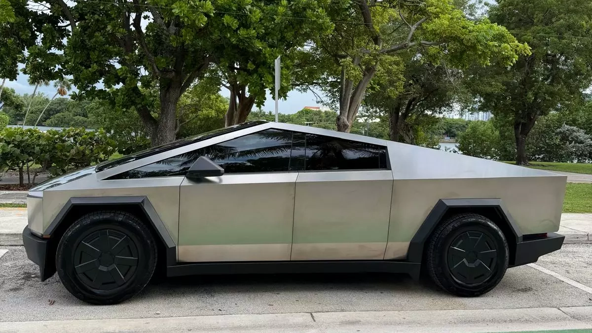 2026 Tesla Cybertruck Cyberbeast, photo 5 of 10